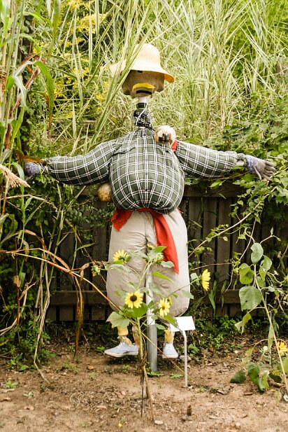 Atlanta Botanical Garden 2004-10 Scarecrows in the Garden