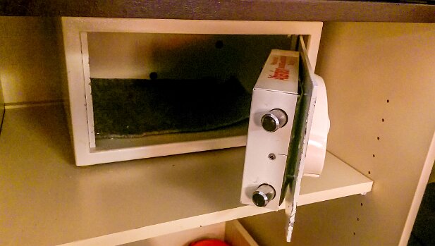 Cherokee 2016-01 The safe wouldn't open, and had to be broken into so we could gamble.